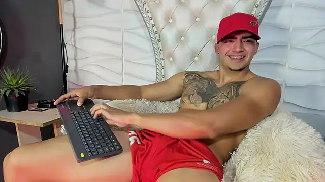 Show modela elliot_colton na web-kameri