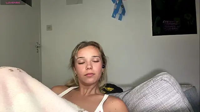 Kassejent Adlı Modelin Canlı XXX Sohbeti