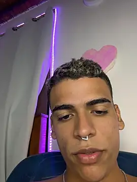 Онлайн чат XXX PrincesLeo