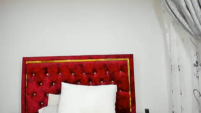 charlloteevans_X Adlı Modelin Canlı XXX Sohbeti