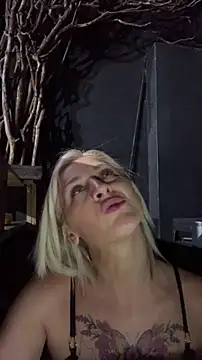 HOTLadyluna's Live XXX Chat