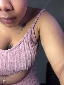 Bootyfulbarbiie 网络视讯表演