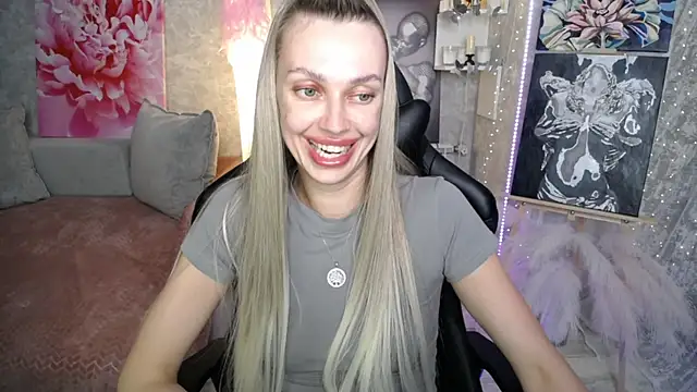 NickyAdamidi élő XXX-chatje