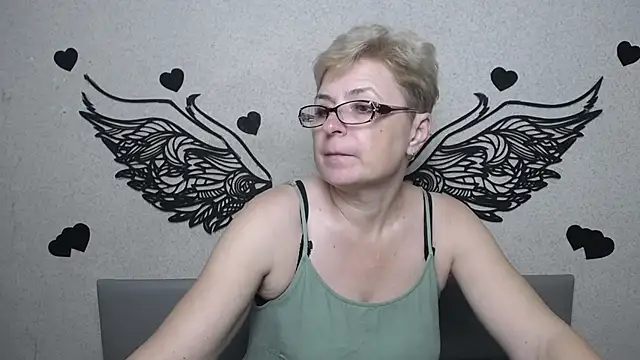 EmiliaGree Chat XXX live