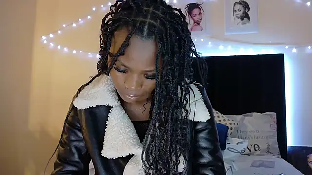 chloechrome Chat XXX in diretta