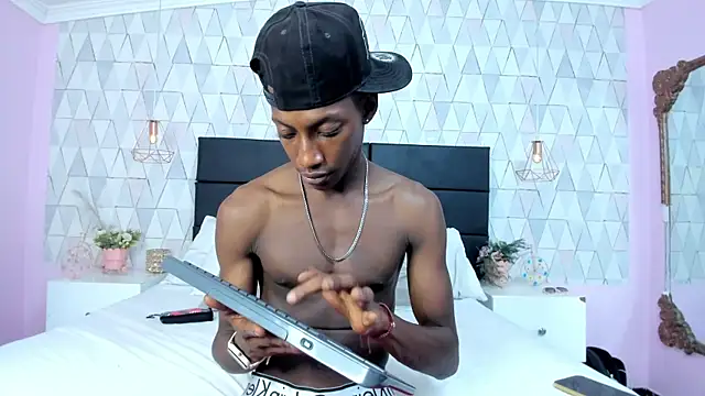 Chat +18 de TysonGarcia ao vivo