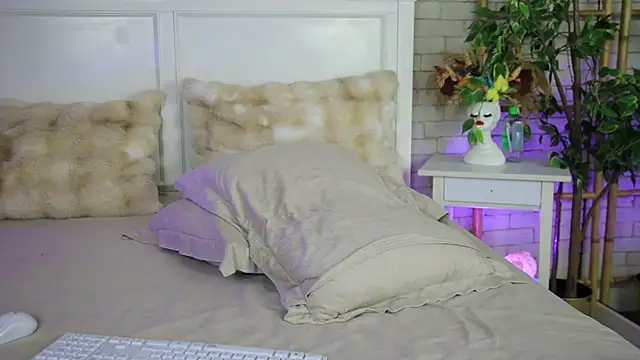 XXX chat uživo modela EmillyBronte