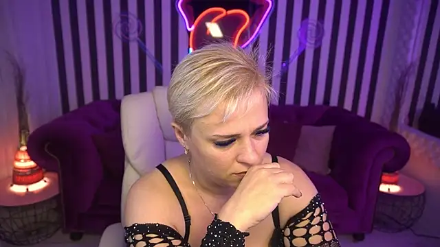 CrystalVibe's Live XXX Chat