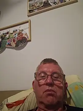 Show modela Robotnikm na web-kameri