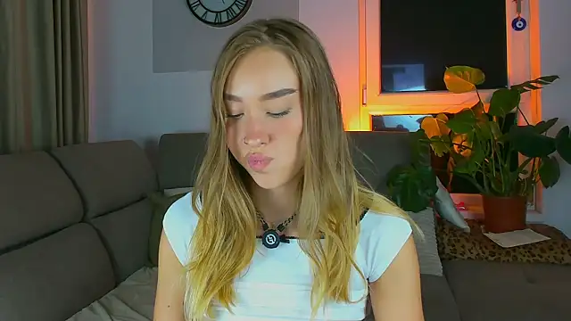 دردشة SugarSkye الجنسية المباشرة