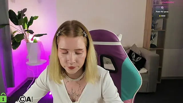 Chat +18 de Elira_Vane ao vivo