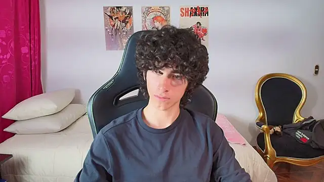 Nude_Boy18: онлайн-секс-чат