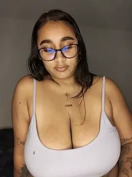Mia_skyy18's Live XXX Chat