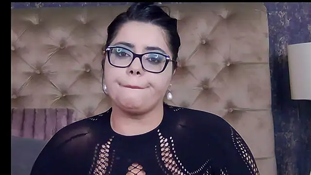 AriaRussell Adlı Modelin Canlı XXX Sohbeti
