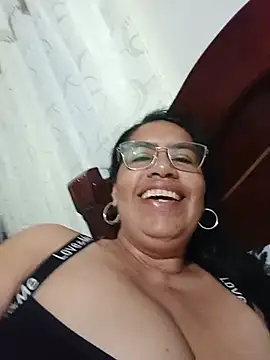 Chat XXX Live Emilif_