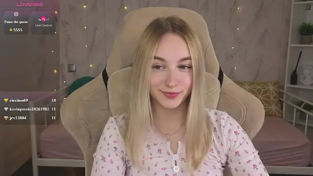 צ'אט XXX בשידור חי של Shy_Polly
