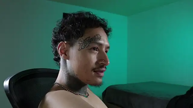 trieone's Live XXX Chat