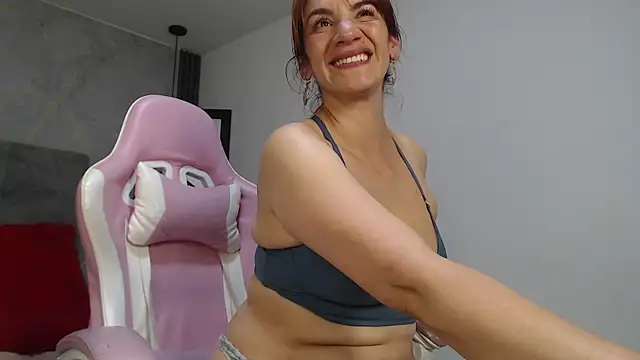 دردشة JessiDovee الجنسية المباشرة