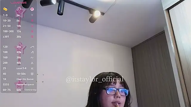 missy_taylor_'s Live XXX Chat
