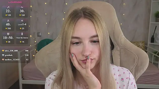 Shy_Polly Chat XXX in diretta