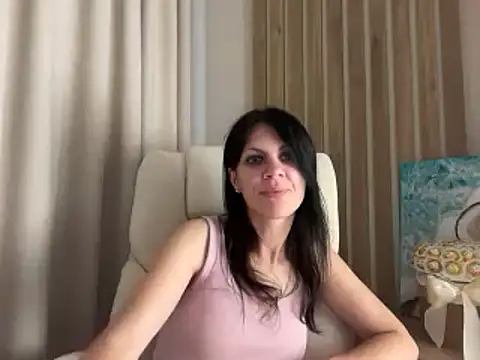 InjaAtHome Adlı Modelin Canlı XXX Sohbeti