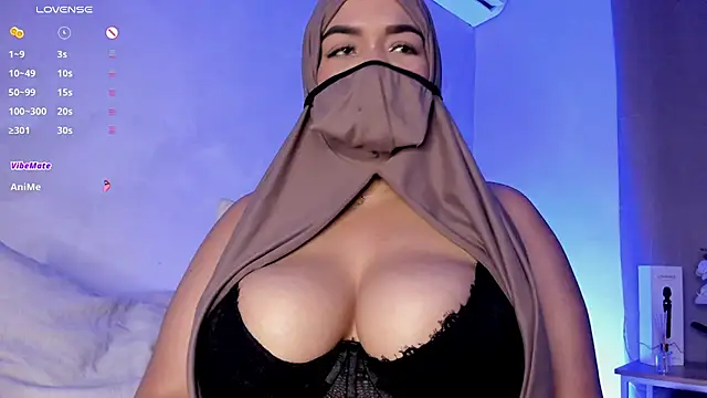 thaira_aly élő XXX-chatje
