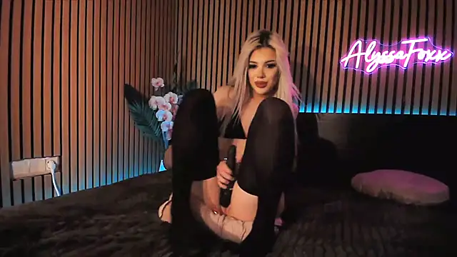 AlyssaFoxx_ Adlı Modelin Canlı XXX Sohbeti