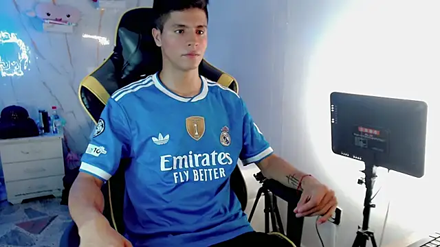 Chat +18 de Ascii_one ao vivo