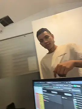 MathewAdamss Live XXX-Chat