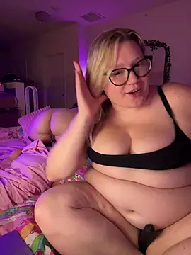 PiggyRose XXX чат на живо