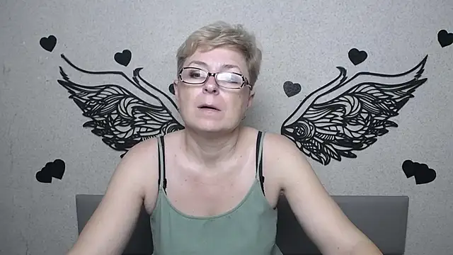EmiliaGree Adlı Modelin Canlı XXX Sohbeti
