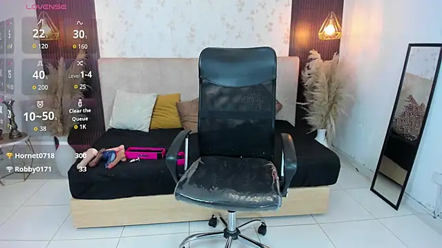 Chatroom XXX en direct de IvannaRosse_
