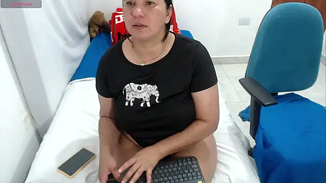 צ'אט XXX בשידור חי של LAURA_Foxht