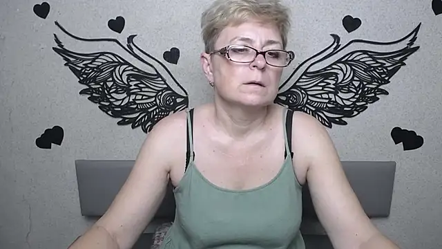 Онлайн чат XXX EmiliaGree