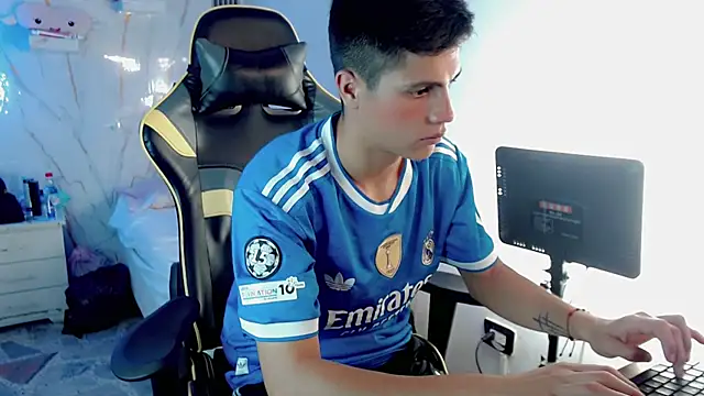 Chat +18 de Ascii_one ao vivo