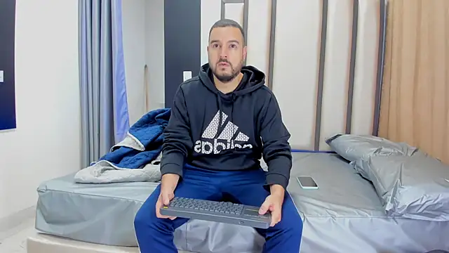 Chat XXX en directo de Nicola_D_Angelo
