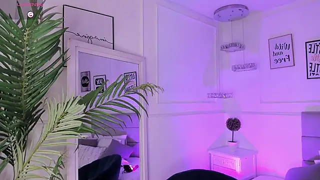AriRobert_'s Live XXX Chat