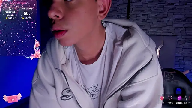 keahi_tayn Webbikameraesitys