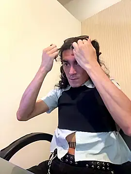 mal_x Adlı Modelin Canlı XXX Sohbeti
