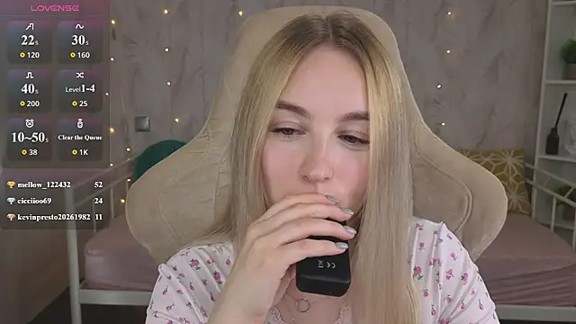 Shy_Polly Chat XXX in diretta