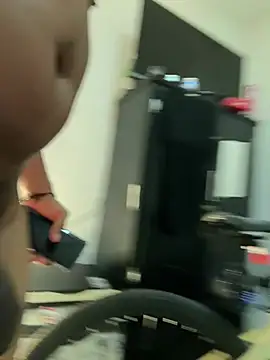 bigdick211292のライブXXXチャット