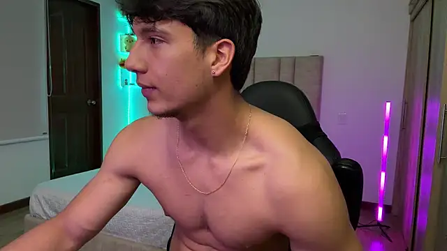 Chatroom XXX en direct de CHRIS_MORGAN1