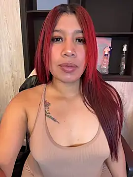 Chat XXX en directo de Cherry_Charlottee