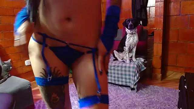 צ'אט XXX בשידור חי של Raven__purple