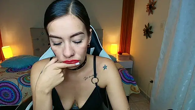 emiily_skinny live XXX chat