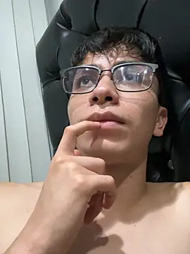 XXX chat uživo modela ThomasTorress