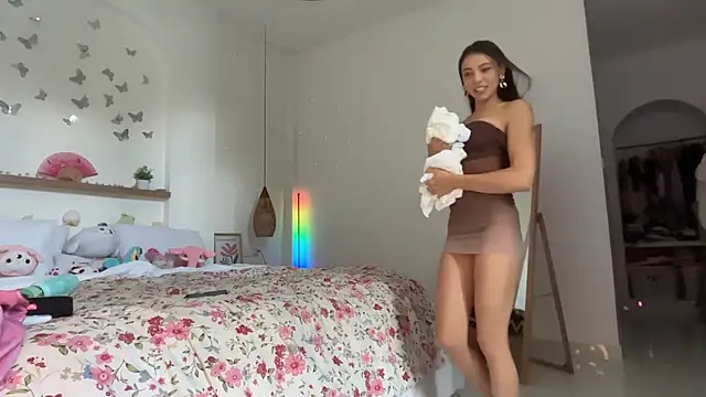 keirasworld Adlı Modelin Canlı XXX Sohbeti