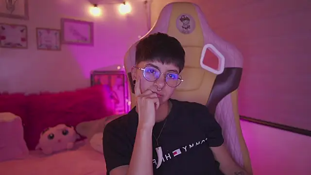 Онлайн чат XXX tommy_blue