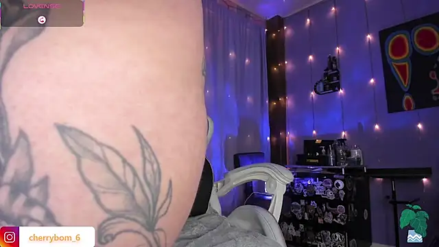 cherrybom_'s Live XXX Chat