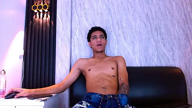 XXX chat uživo modela _Thiago12